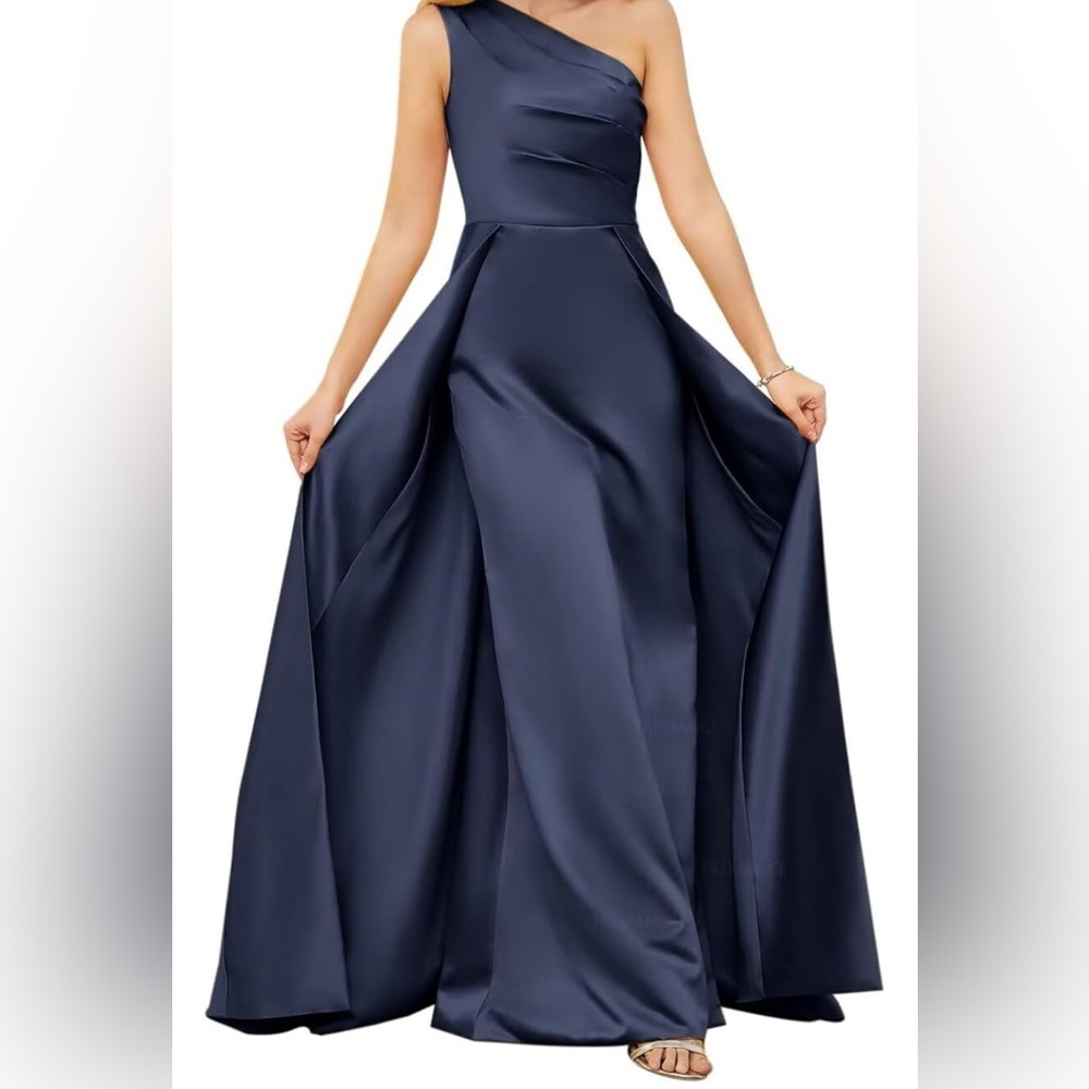 Elegant Navy Blue One-Shoulder Evening Gown